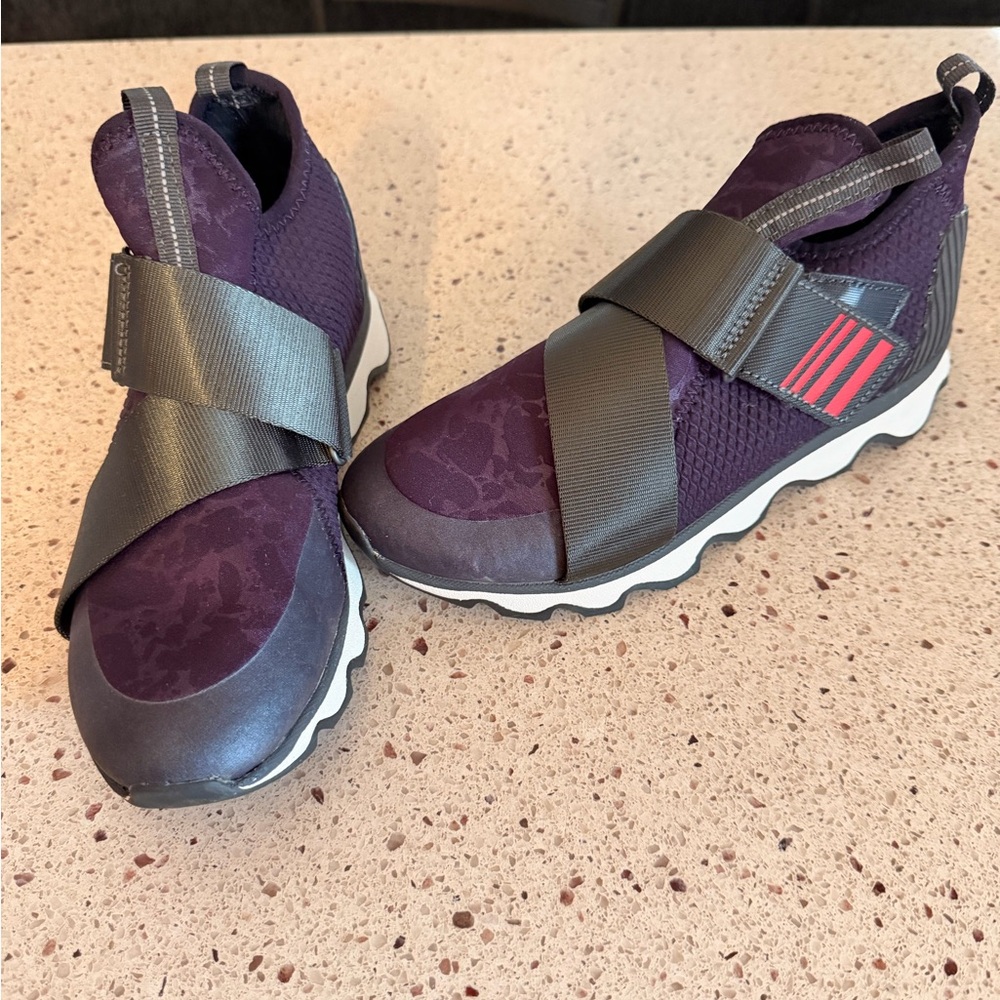 Women’s Sorel Kinetic Plum sneakers size 7